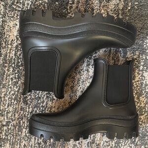 Black Chunky Chelsea Boots